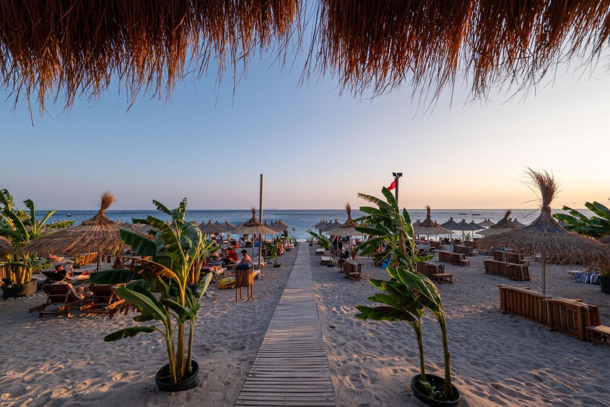 Domi Beach Valley Dhërmi Екстериор снимка